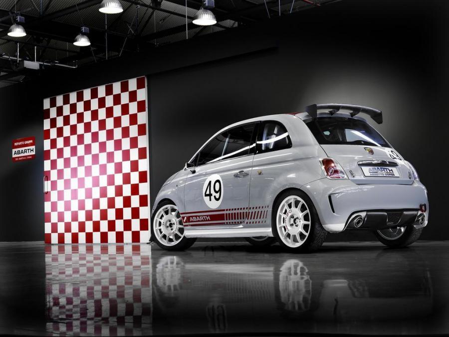  Fiat 500 Abarth Assetto Corse 2008 года  (фото 2 из 8)